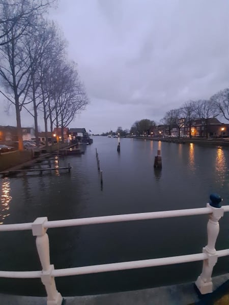 Stille-bedoeling-op-het-water-in-Weesp